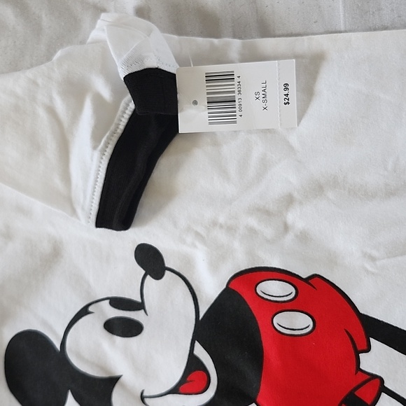 2 Walt Disney Mickey Mouse t-shirts, brand new, NWT🎉 - Picture 8 of 10